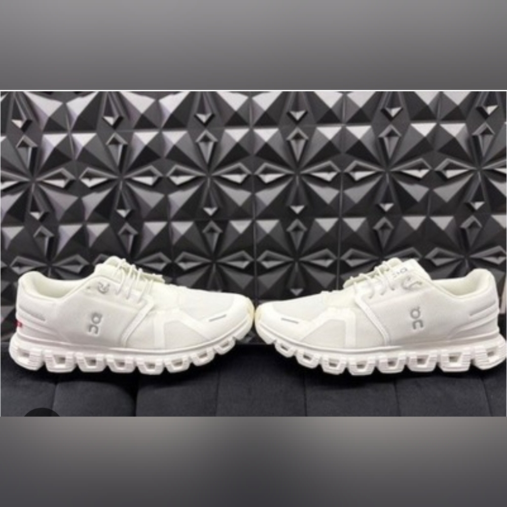 Size 9 Women's On Cloud 6 - Picture 3 of 9